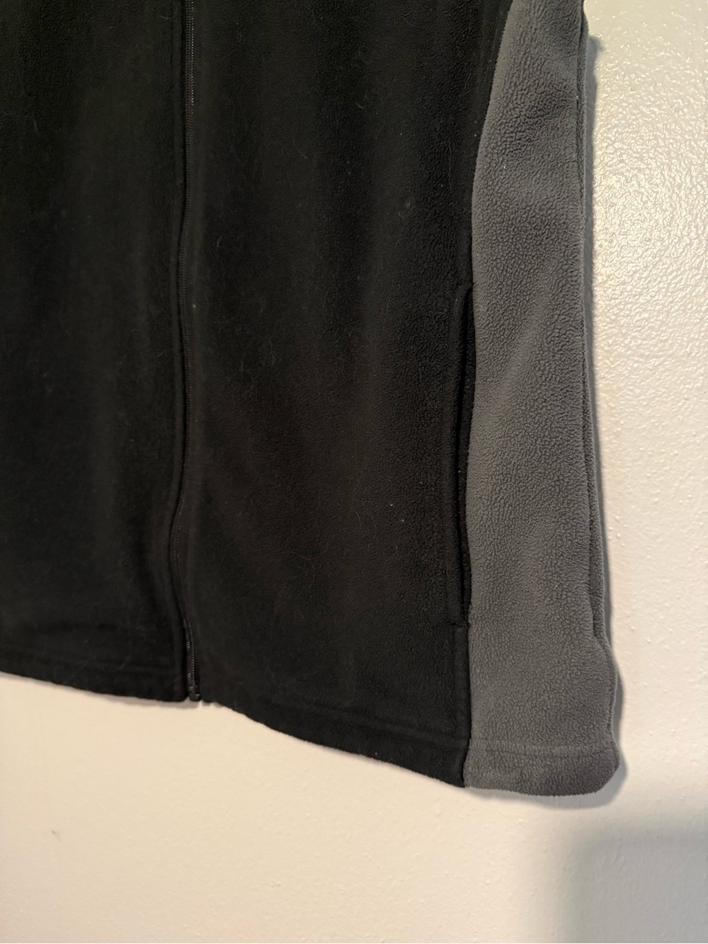 Bass Pro Shops Black and Gray Fleece Vest - Full Zip - Picture 3 of 4